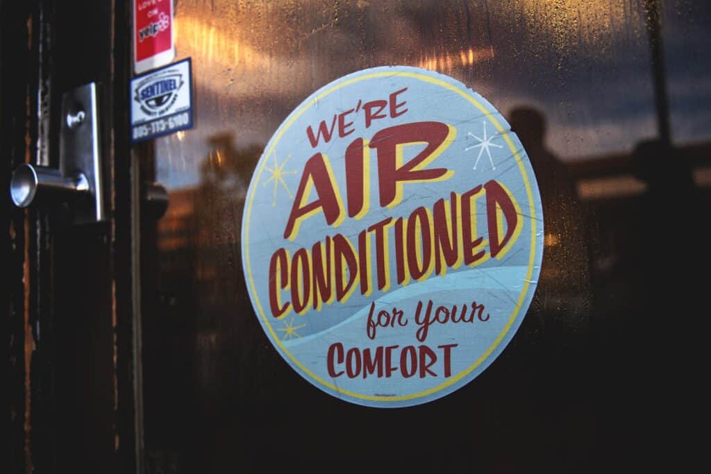 airconditioning sign on door